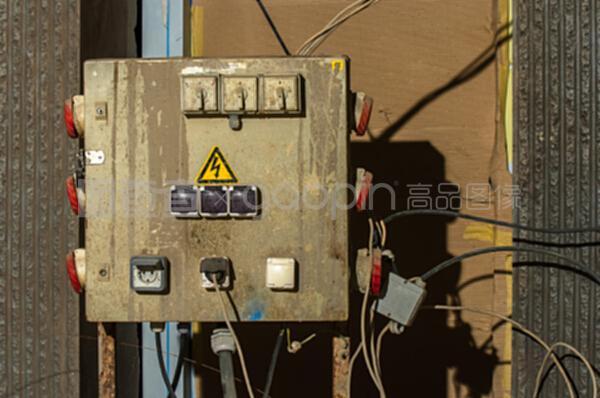 地下设施中电气接线盒与电缆接线盒的关键作用与技术考量